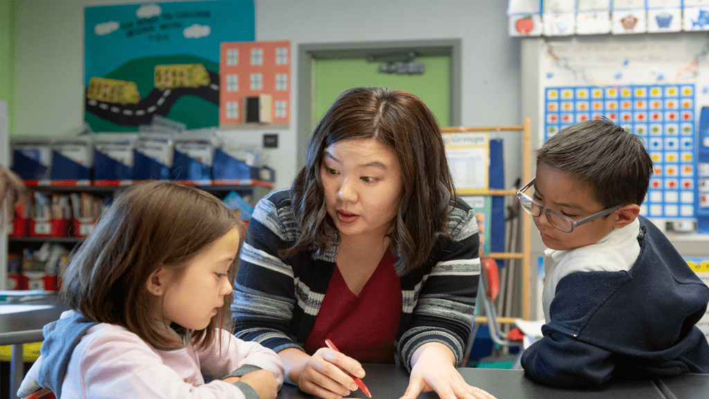 teacher teaching students