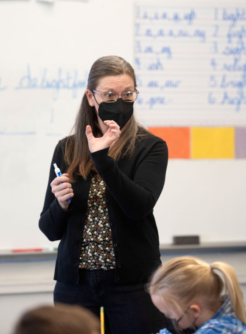 Third-grade teacher using the Orton-Gillingham Approach in her classroom.