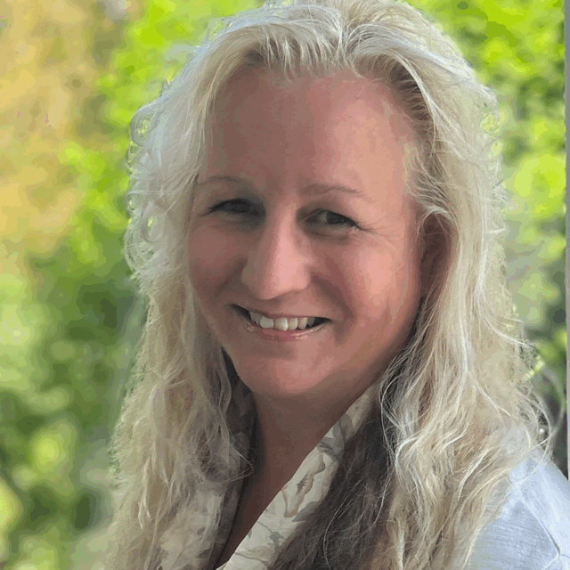 Julie Erdelyi